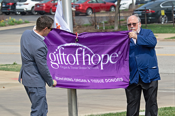 Springfield Memorial Hospital colleagues raise awareness flag for Gift of Hope