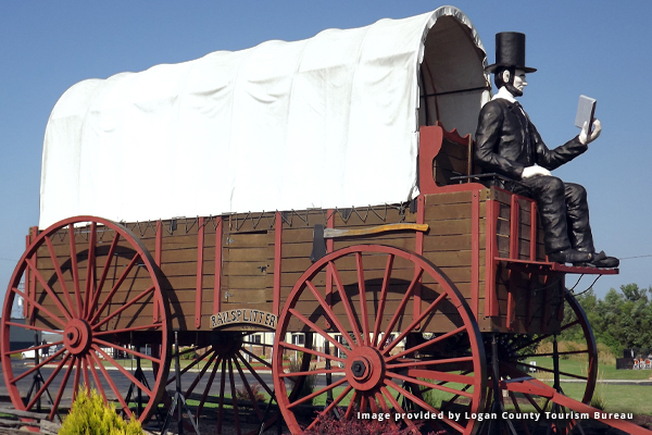 Abraham Lincoln covered wagon statue in Lincoln, Illinois